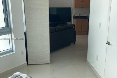 Condominio en alquiler en Miami, Florida, 1 dormitorio, 71.35 m2 № 1989308 - foto 19