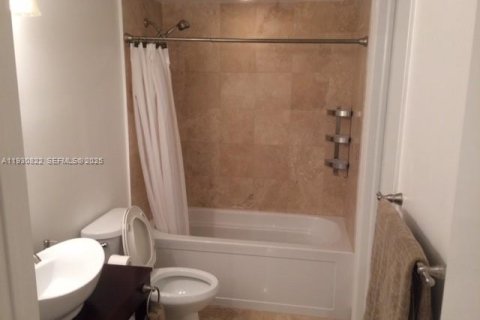 Condominio en alquiler en Miami, Florida, 1 dormitorio, 71.35 m2 № 1989308 - foto 11