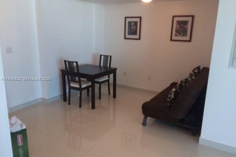 Condominio en alquiler en Miami, Florida, 1 dormitorio, 71.35 m2 № 1989308 - foto 23