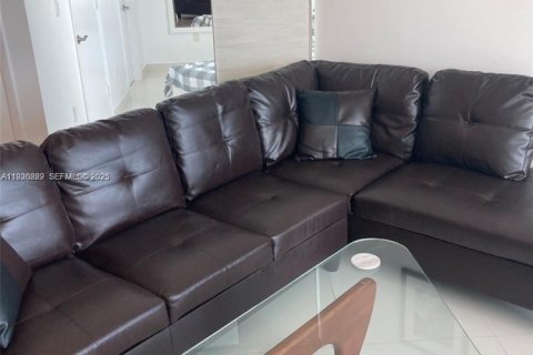 Condominio en alquiler en Miami, Florida, 1 dormitorio, 71.35 m2 № 1989308 - foto 21