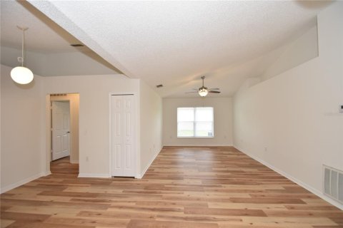 Villa ou maison à louer à Palm Coast, Floride: 4 chambres, 160.54 m2 № 2197537 - photo 9