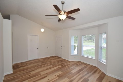 Villa ou maison à louer à Palm Coast, Floride: 4 chambres, 160.54 m2 № 2197537 - photo 3
