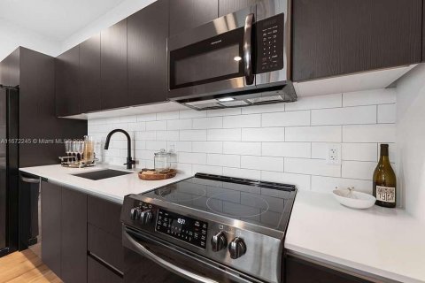 Condo in Miami, Florida, 1 bedroom  № 1725837 - photo 7