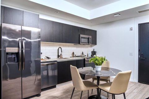 Condo in Miami, Florida, 1 bedroom  № 1725837 - photo 17