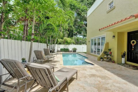 Adosado en Fort Lauderdale, Florida 4 dormitorios, 240.25 m2 № 2262532