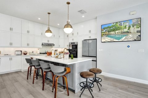 Touwnhouse à louer à Fort Lauderdale, Floride: 4 chambres, 240.25 m2 № 2262532 - photo 18