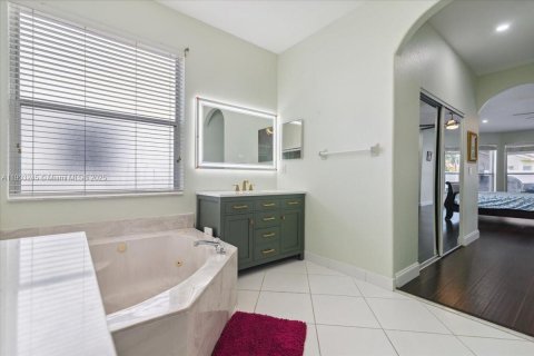 Casa en venta en Miramar, Florida, 4 dormitorios, 332.5 m2 № 1954532 - foto 28