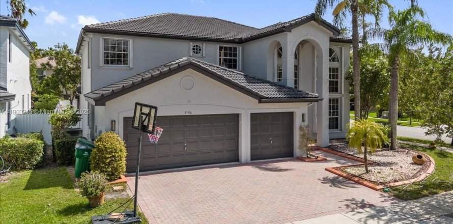 Casa en Miramar, Florida 4 dormitorios, 332.5 m2 № 1954532