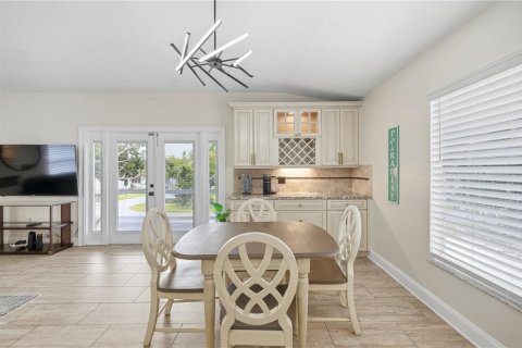 Villa ou maison à louer à Tampa, Floride: 3 chambres, 140.93 m2 № 2391116 - photo 9