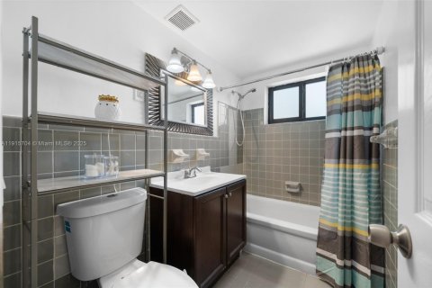 Купить кондоминиум в Майами, Флорида 2 спальни, 87.42м2, № 1971795 - фото 13