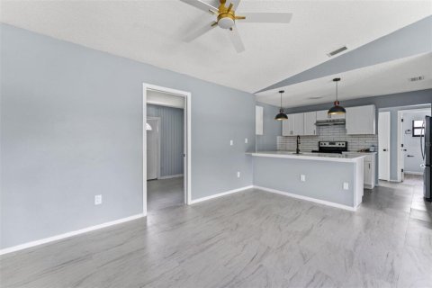Villa ou maison à vendre à Port Charlotte, Floride: 3 chambres, 132.57 m2 № 2413517 - photo 6