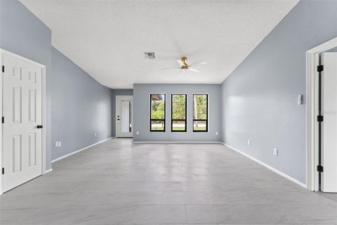 Villa ou maison à vendre à Port Charlotte, Floride: 3 chambres, 132.57 m2 № 2413517 - photo 5