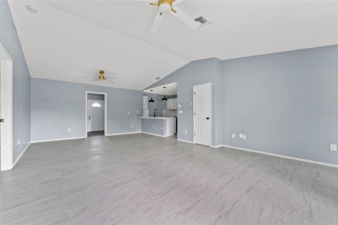 Villa ou maison à vendre à Port Charlotte, Floride: 3 chambres, 132.57 m2 № 2413517 - photo 3