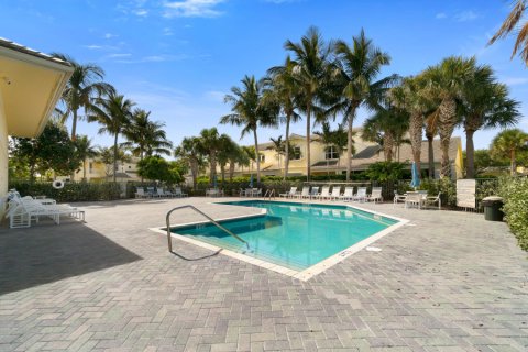 Condo in Fort Pierce, Florida, 3 bedrooms  № 996026 - photo 1
