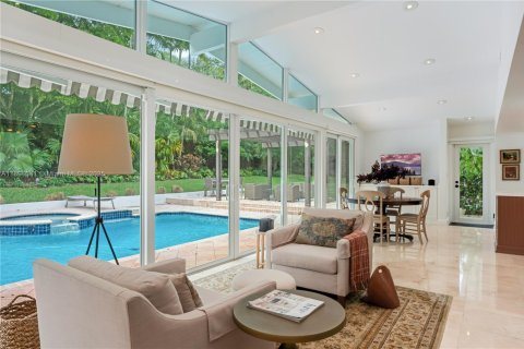 House in Pinecrest, Florida 4 bedrooms, 369.57 sq.m. № 1947386 - photo 8