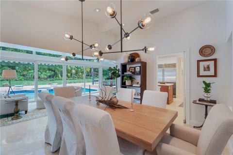 House in Pinecrest, Florida 4 bedrooms, 369.57 sq.m. № 1947386 - photo 14