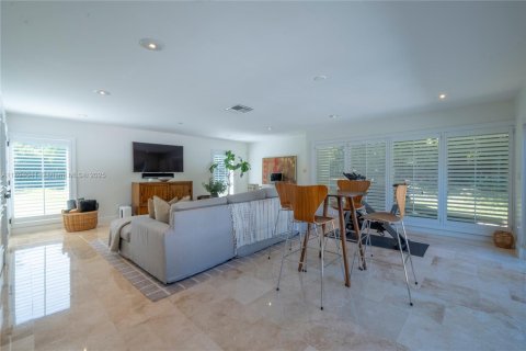 House in Pinecrest, Florida 4 bedrooms, 369.57 sq.m. № 1947386 - photo 9