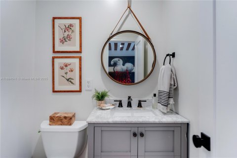 House in Pinecrest, Florida 4 bedrooms, 369.57 sq.m. № 1947386 - photo 28