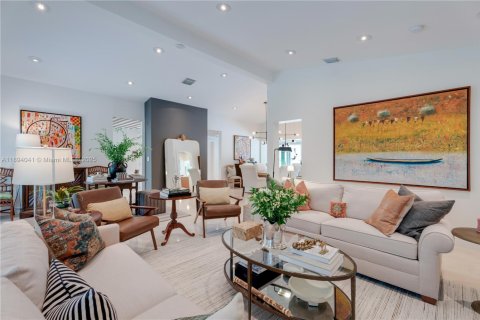 House in Pinecrest, Florida 4 bedrooms, 369.57 sq.m. № 1947386 - photo 21