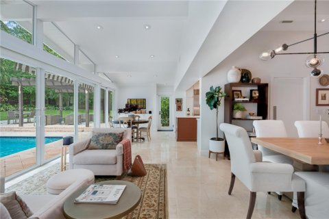 House in Pinecrest, Florida 4 bedrooms, 369.57 sq.m. № 1947386 - photo 7