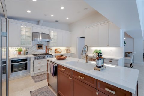 House in Pinecrest, Florida 4 bedrooms, 369.57 sq.m. № 1947386 - photo 24