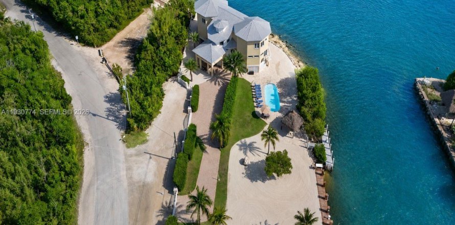 Casa en Key Largo, Florida 6 dormitorios, 475.01 m2 № 2078834