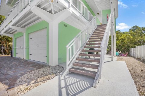House in Key Largo, Florida 3 bedrooms, 158.96 sq.m. № 1865192 - photo 9