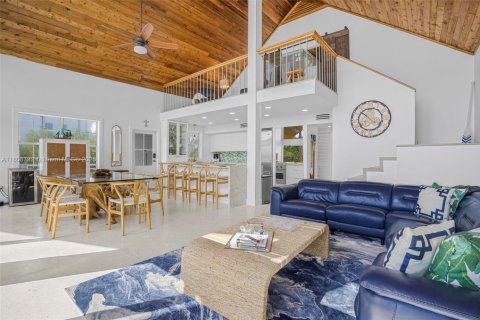House in Key Largo, Florida 3 bedrooms, 158.96 sq.m. № 1865192 - photo 17