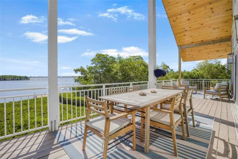 House in Key Largo, Florida 3 bedrooms, 158.96 sq.m. № 1865192 - photo 13