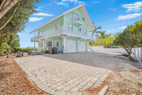House in Key Largo, Florida 3 bedrooms, 158.96 sq.m. № 1865192 - photo 4