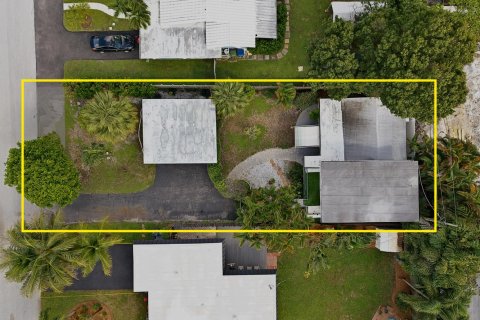 House in Wilton Manors, Florida 3 bedrooms, 147.16 sq.m. № 2422192