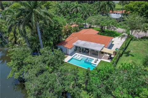 Villa ou maison à El Portal, Floride 4 chambres, 185.8 m2 № 2077239