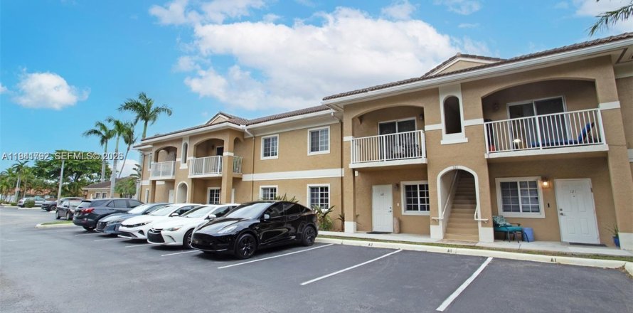 Condominio en Hollywood, Florida, 2 dormitorios  № 1999739