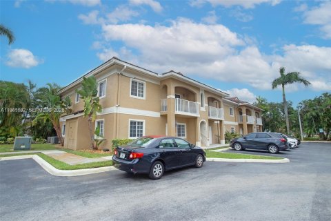 Condominio en venta en Hollywood, Florida, 2 dormitorios, 100.33 m2 № 1999739 - foto 2