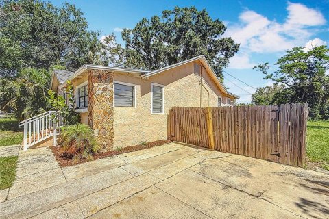 House in Saint Petersburg, Florida 2 bedrooms, 123.93 sq.m. № 1795619 - photo 6