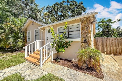 House in Saint Petersburg, Florida 2 bedrooms, 123.93 sq.m. № 1795619 - photo 4