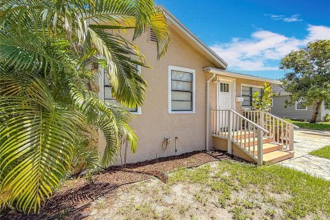 House in Saint Petersburg, Florida 2 bedrooms, 123.93 sq.m. № 1795619 - photo 9
