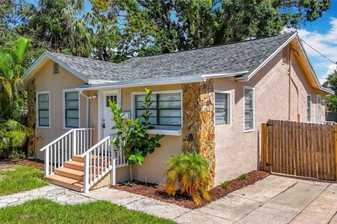 House in Saint Petersburg, Florida 2 bedrooms, 123.93 sq.m. № 1795619 - photo 5