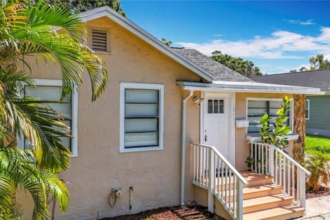 House in Saint Petersburg, Florida 2 bedrooms, 123.93 sq.m. № 1795619 - photo 7