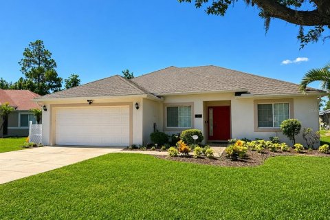 House in Davenport, Florida 4 bedrooms, 145.76 sq.m. № 2196668 - photo 2