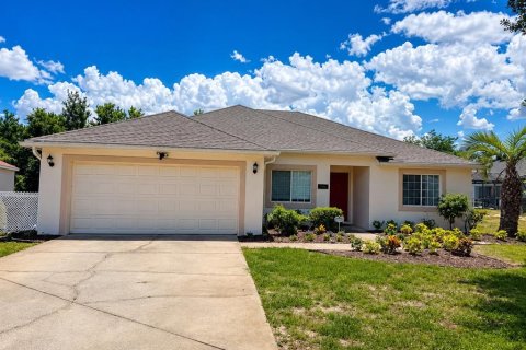 House in Davenport, Florida 4 bedrooms, 145.76 sq.m. № 2196668