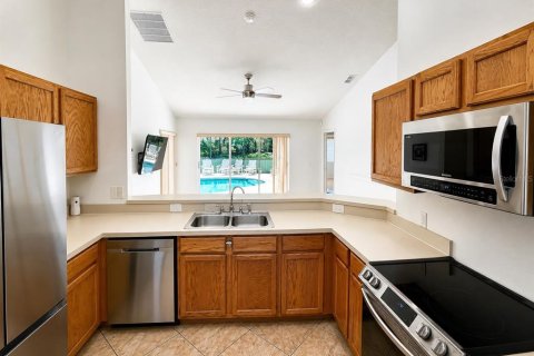 House in Davenport, Florida 4 bedrooms, 145.76 sq.m. № 2196668 - photo 8