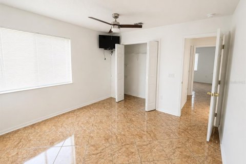 House in Davenport, Florida 4 bedrooms, 145.76 sq.m. № 2196668 - photo 4