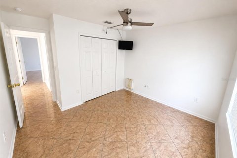 House in Davenport, Florida 4 bedrooms, 145.76 sq.m. № 2196668 - photo 5