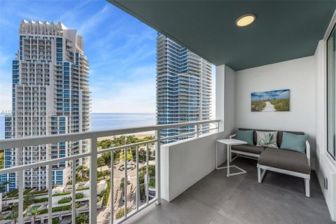 Condo in Miami Beach, Florida, 1 bedroom  № 2040596 - photo 17