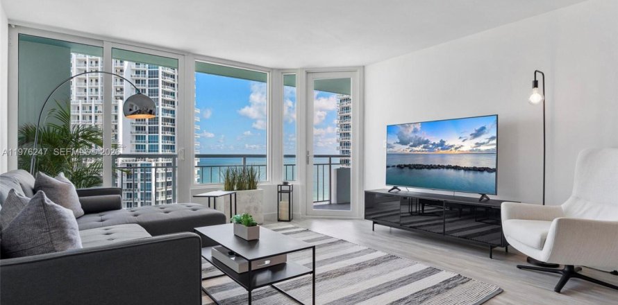 Condo in Miami Beach, Florida, 1 bedroom  № 2040596