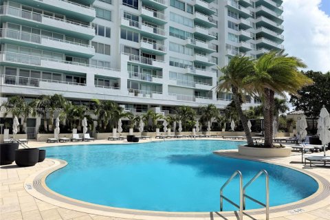 Condo in Miami Beach, Florida, 1 bedroom  № 2040596 - photo 24