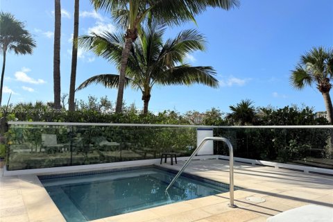 Condo in Miami Beach, Florida, 1 bedroom  № 2040596 - photo 25