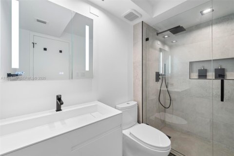 Condo in Miami Beach, Florida, 1 bedroom  № 2040596 - photo 14