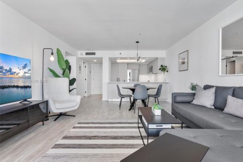 Condo in Miami Beach, Florida, 1 bedroom  № 2040596 - photo 3